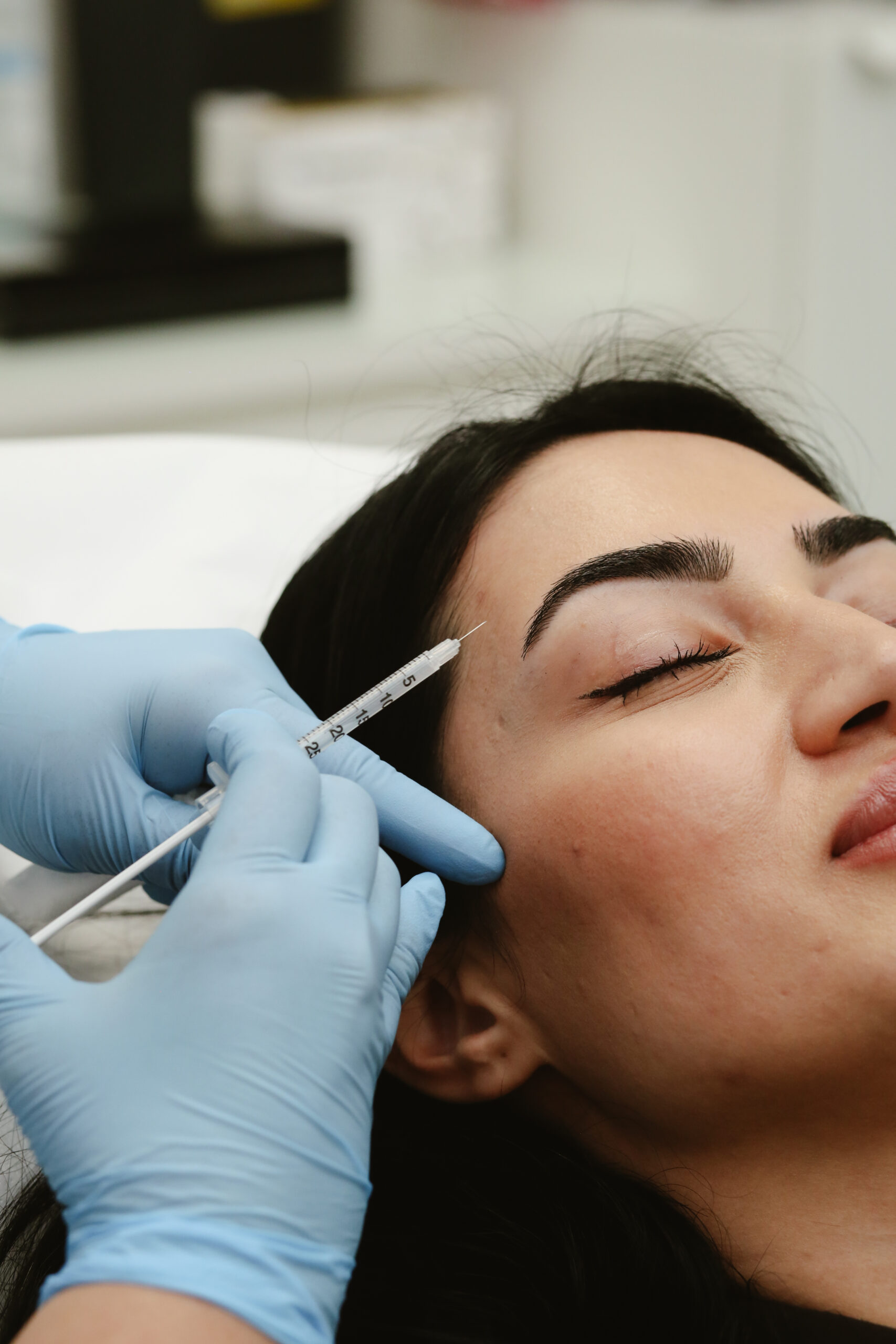 Wenkbrauwlift behandeling Clinic Essence